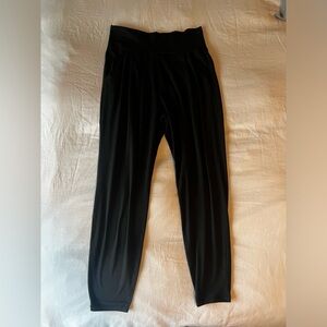 Vuori S Lux At Ease Tapered Jogger Harem Pants Small Black